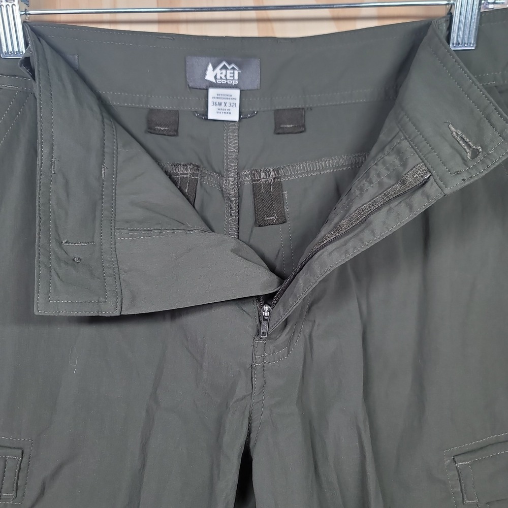 REI Co-op Sahara Cargo Hiking Pants Mens 36x32 Olive Green Roll Up Leg Stretch - Picture 3 of 16